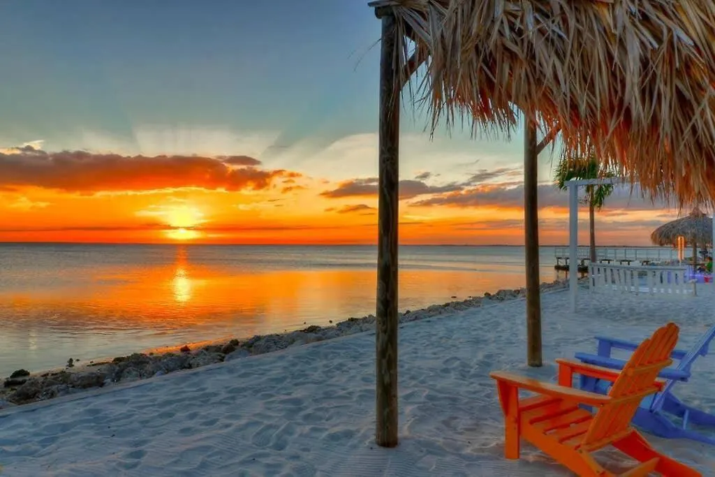 Apartment 409-Waterfront View, Wifi, Pool, Close To Bucs Stadium Tampa