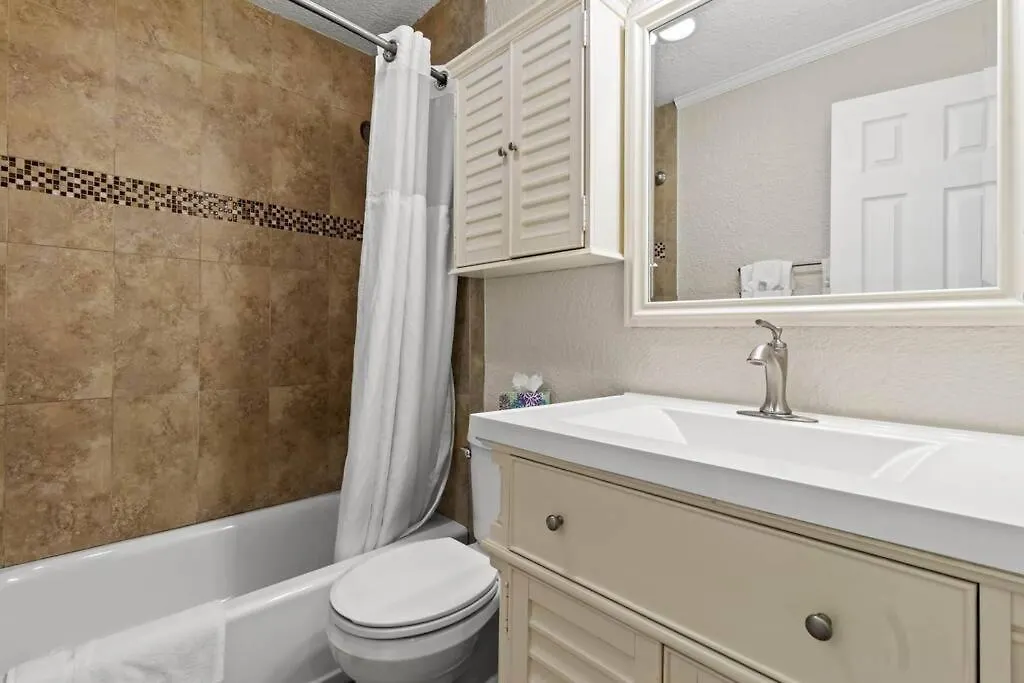 409-Waterfront View, Wifi, Pool, Close To Bucs Stadium Tampa